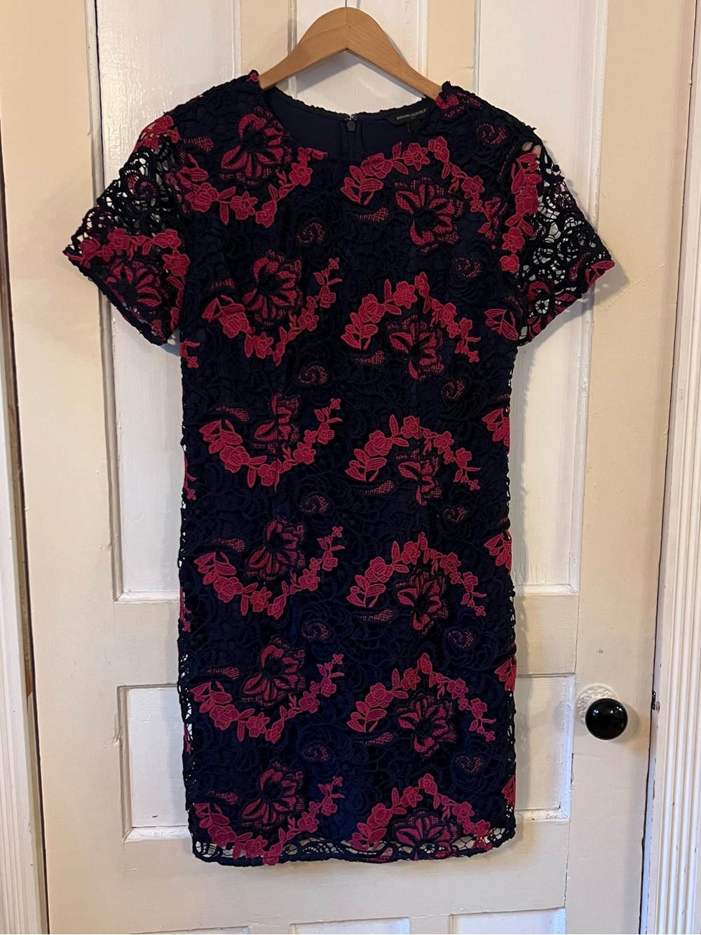 Banana Republic Navy Blue and Red Floral Lace Sheath Dress Size 2